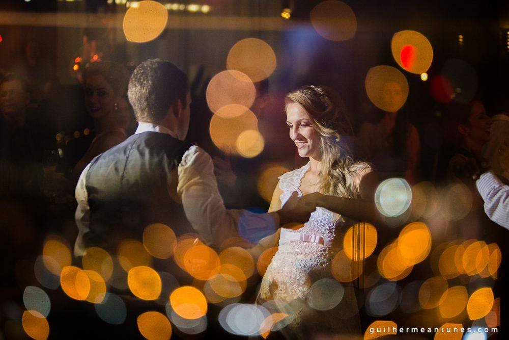 Fotografia de Casamento Luana e Alysson valsa dos noivos de costas